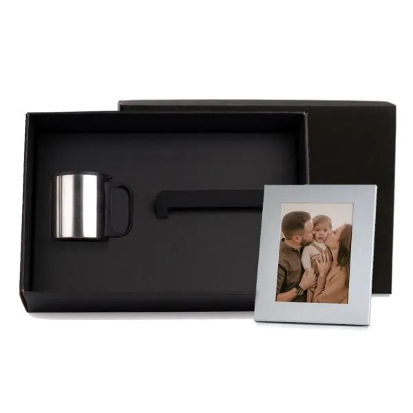 KIT CANECA EM AÇO INOX E PORTA-RETRATO EM ALUMÍNIO - 2 PÇS
