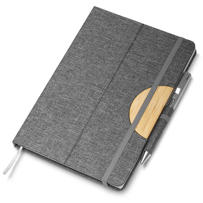 Caderno A5 Capa em RPET e detalhe em Bambu