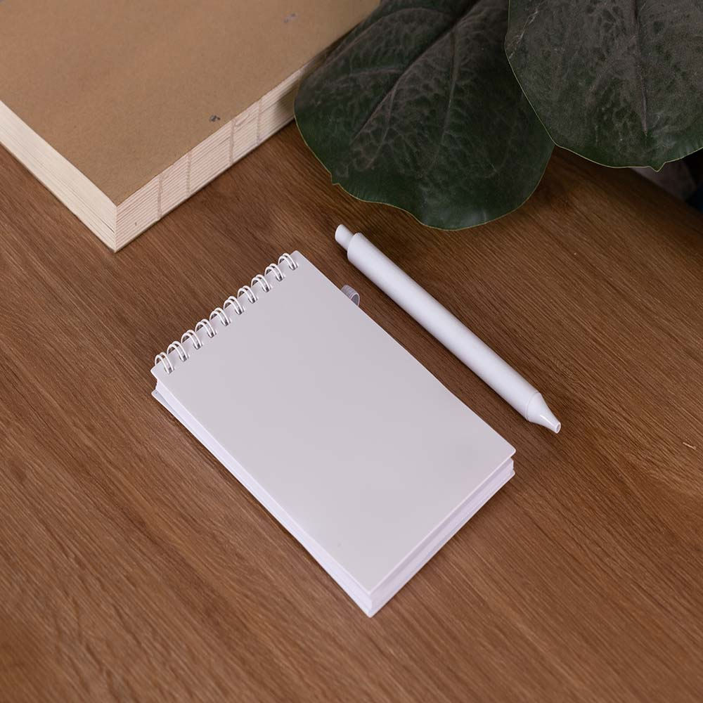 Mini Caderno A6 Capa em PP com caneta
