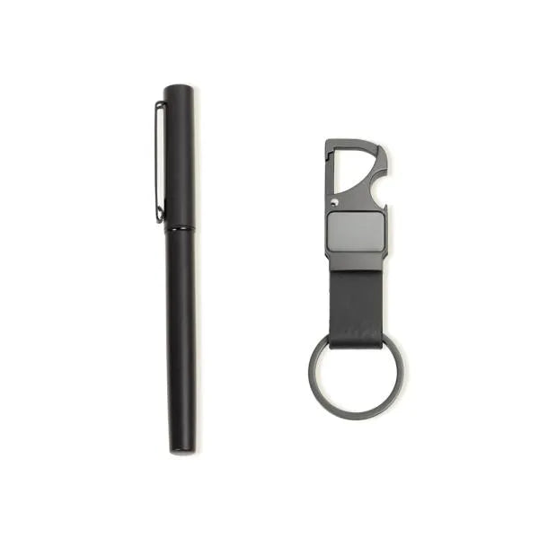CANETA ROLLER E CHAVEIRO CINZA EM METAL E PU PRETO