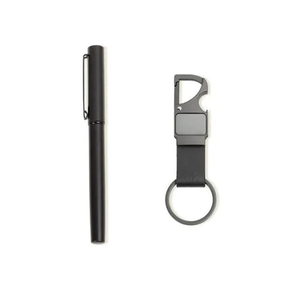 CANETA ROLLER E CHAVEIRO CINZA EM METAL E PU PRETO