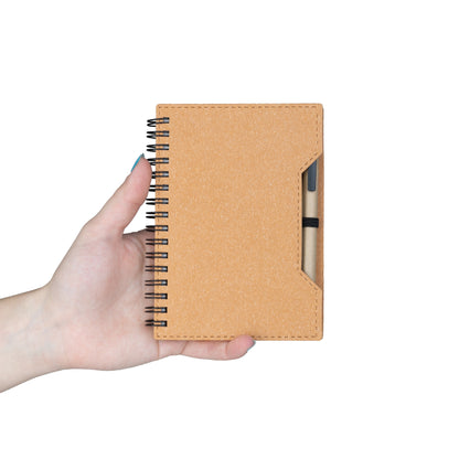 Caderno A6 capa em papelão reciclado com caneta