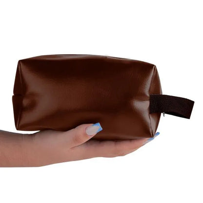 NECESSAIRE C/ ALÇA EM MATERIAL SINTÉTICO - MARROM